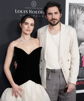 Zoey-Deutch-077.jpg