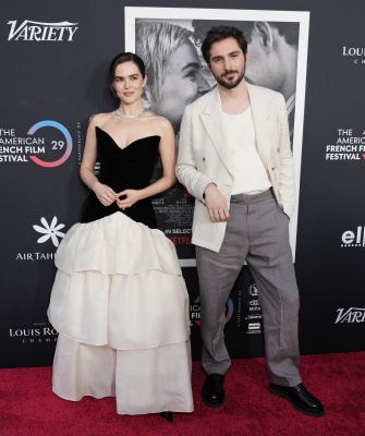 Zoey-Deutch-081.jpg