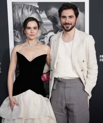 Zoey-Deutch-090.jpg