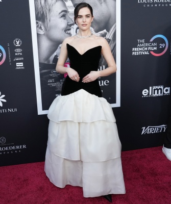 Zoey-Deutch-098.jpg