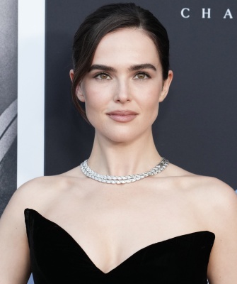 Zoey-Deutch-099.jpg