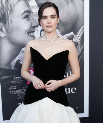 Zoey-Deutch-102.jpg
