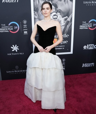 Zoey-Deutch-104.jpg