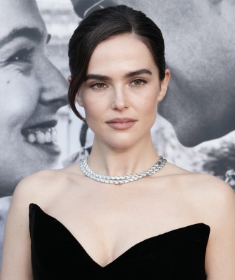 Zoey-Deutch-107.jpg