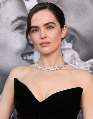 Zoey-Deutch-136.jpg