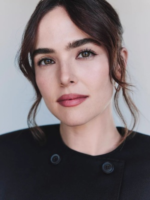 Zoey-Deutch-001.jpg