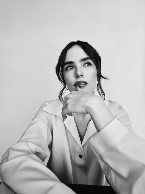 Zoey-Deutch-004.jpg