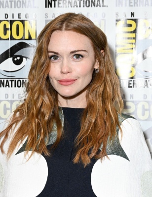 658786029_2226028716-2025-comic-con-international-san-diego-press-line-_l.jpg