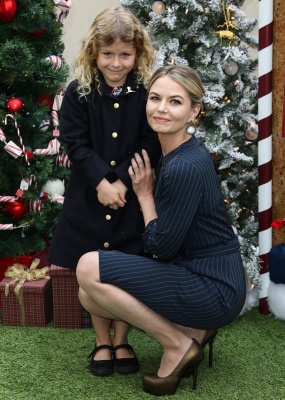 90614258_mega322186_jennifer_morrison_129.jpg